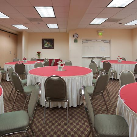 Holiday Inn Express & Suites Tracy By Ihg Bagian luar foto