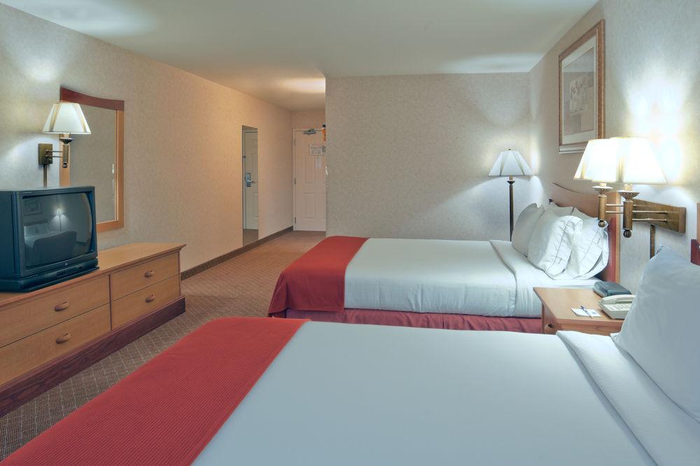 Holiday Inn Express & Suites Tracy By Ihg Bagian luar foto