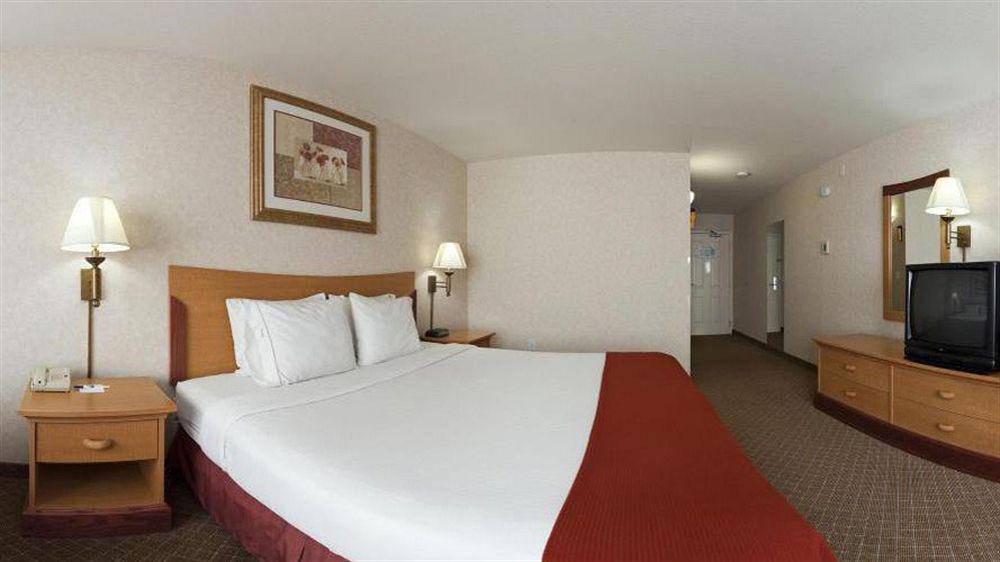 Holiday Inn Express & Suites Tracy By Ihg Bagian luar foto