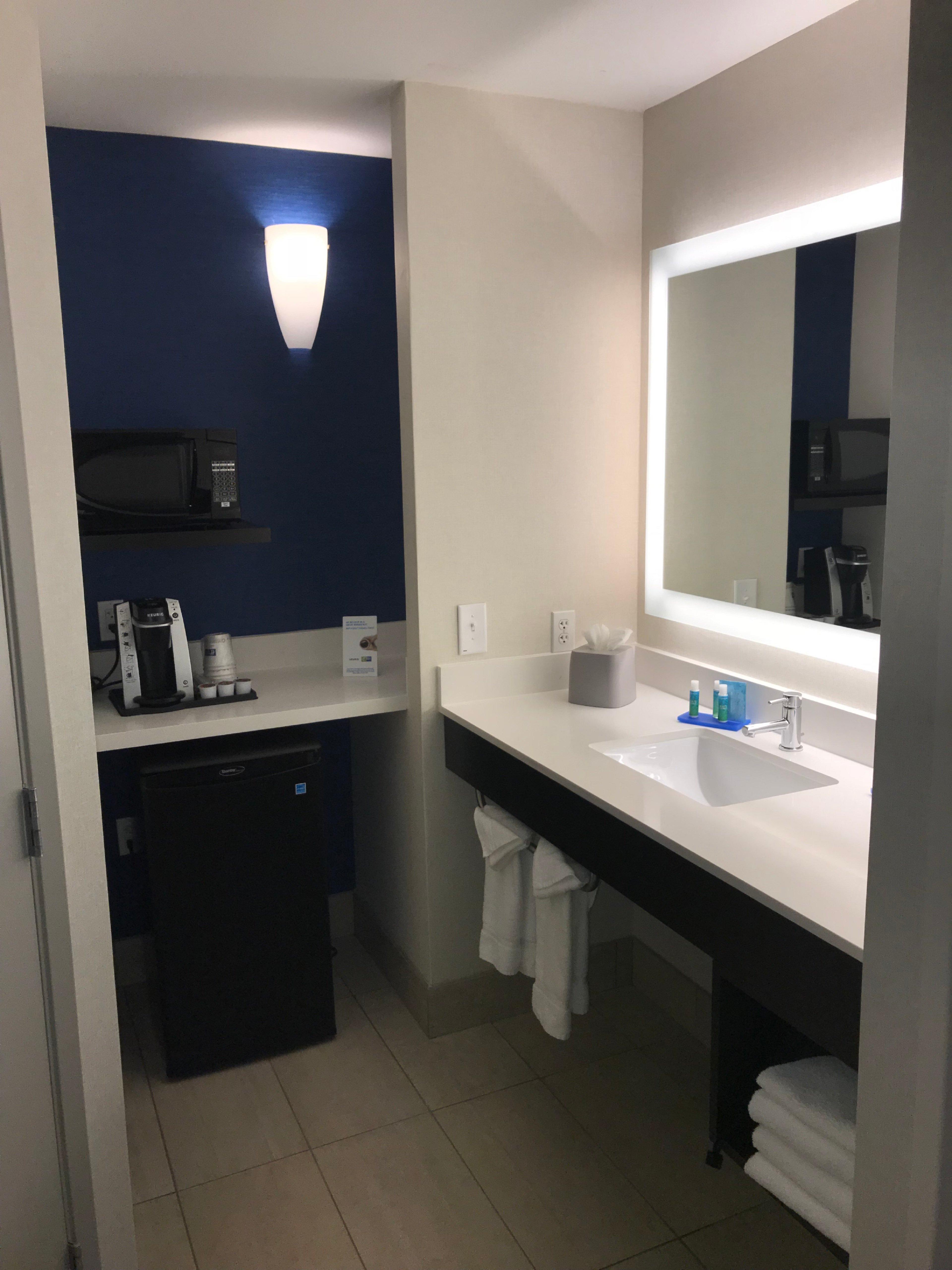 Holiday Inn Express & Suites Tracy By Ihg Bagian luar foto