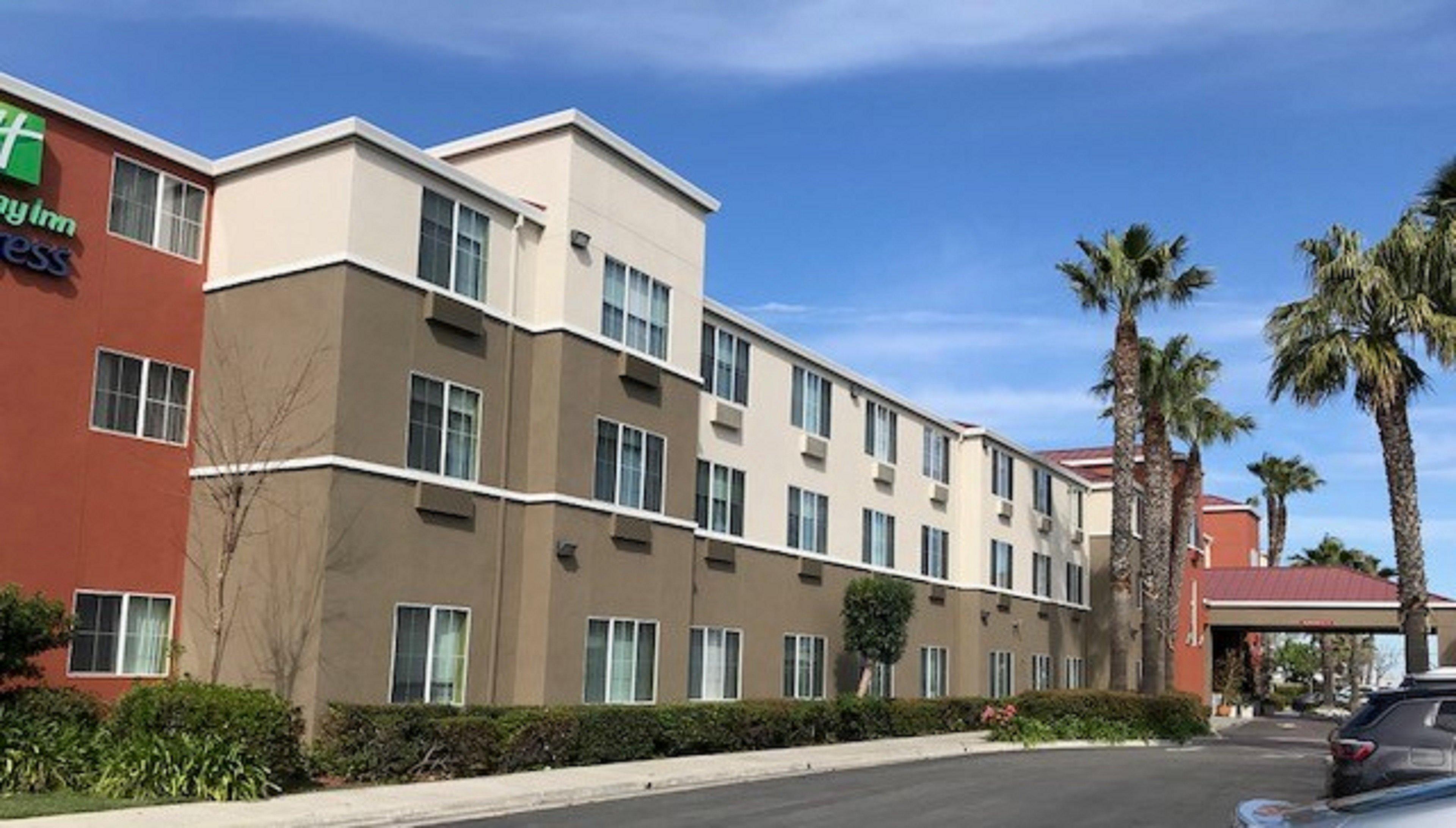 Holiday Inn Express & Suites Tracy By Ihg Bagian luar foto