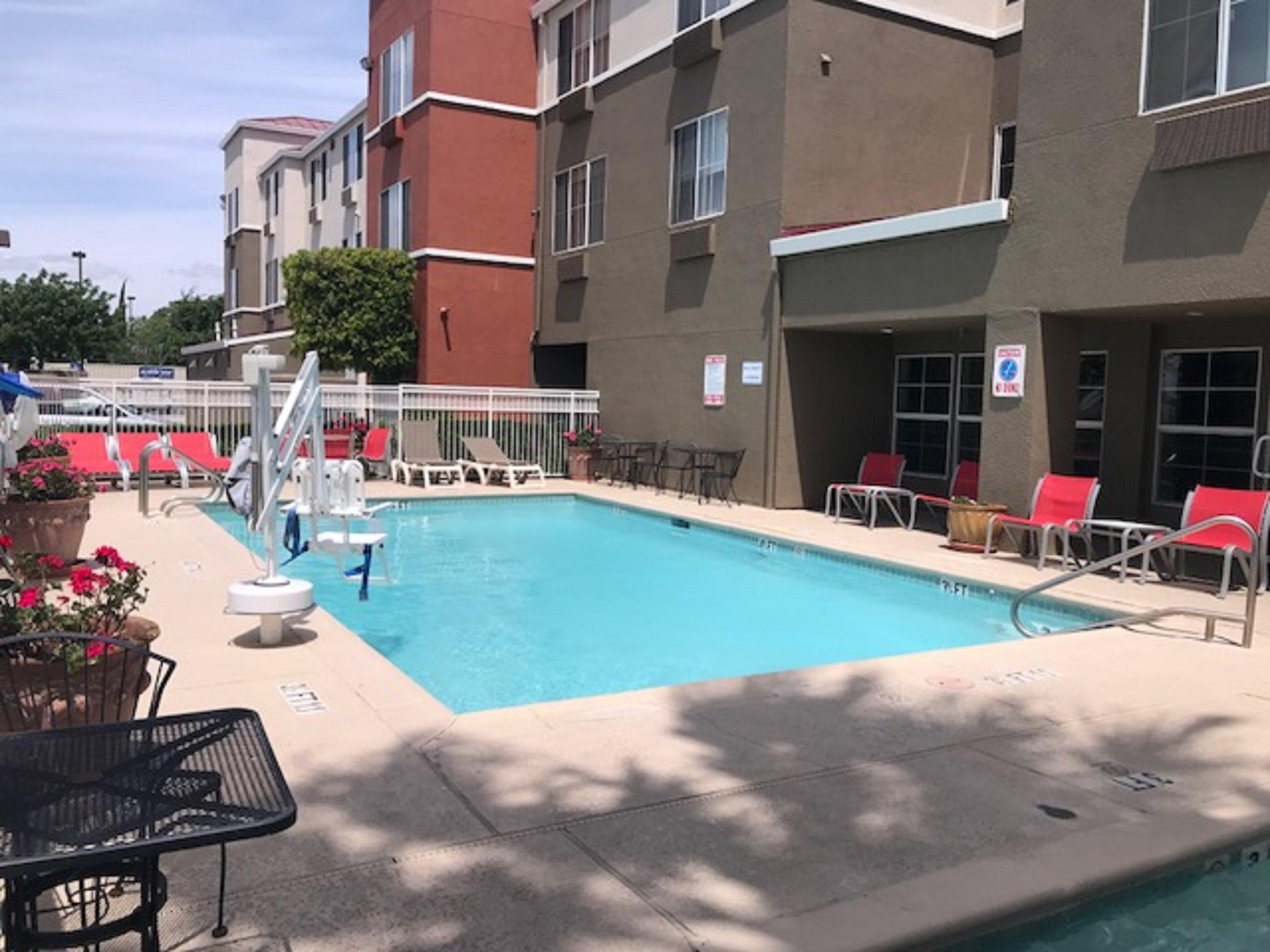 Holiday Inn Express & Suites Tracy By Ihg Bagian luar foto