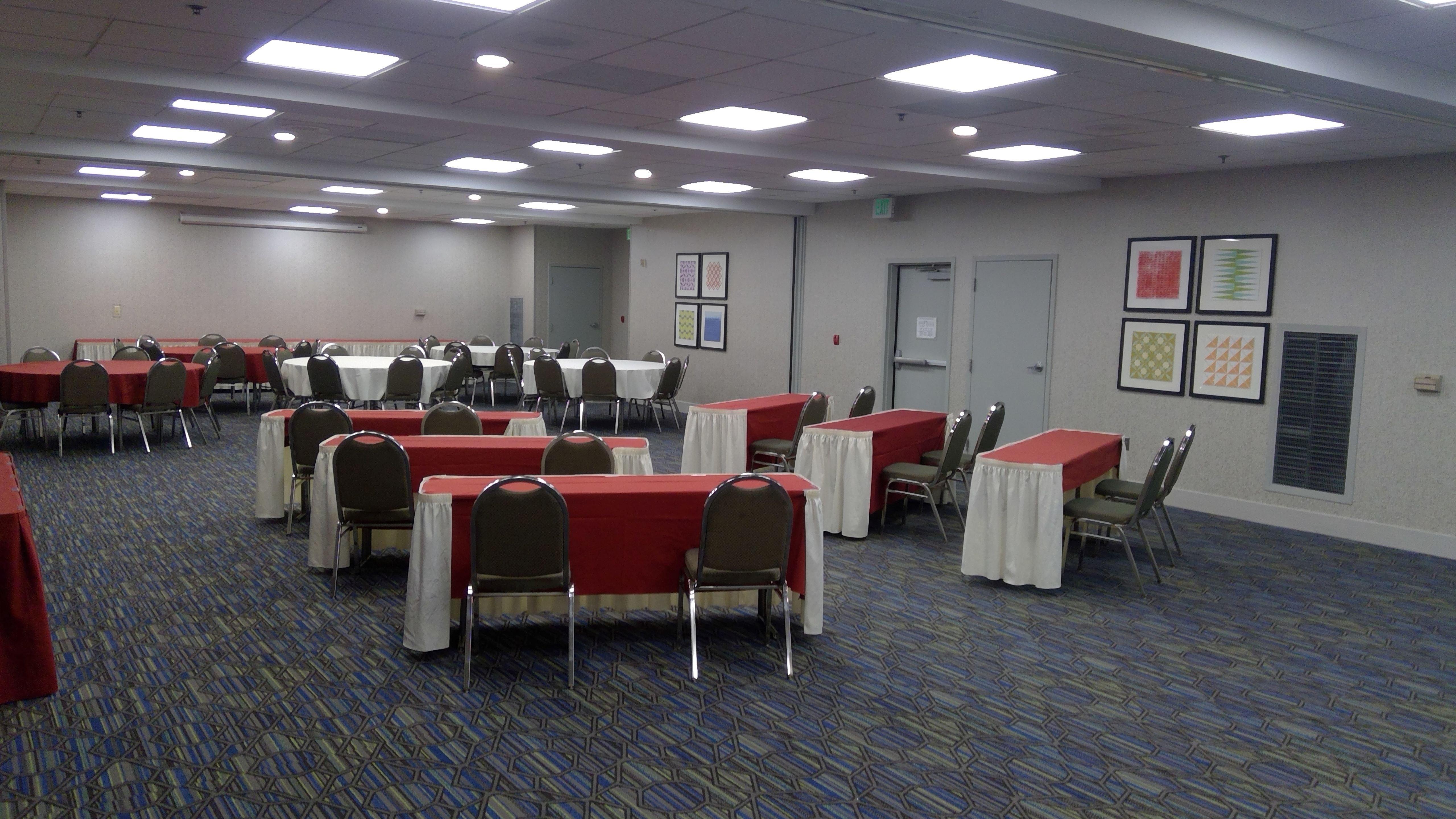 Holiday Inn Express & Suites Tracy By Ihg Bagian luar foto