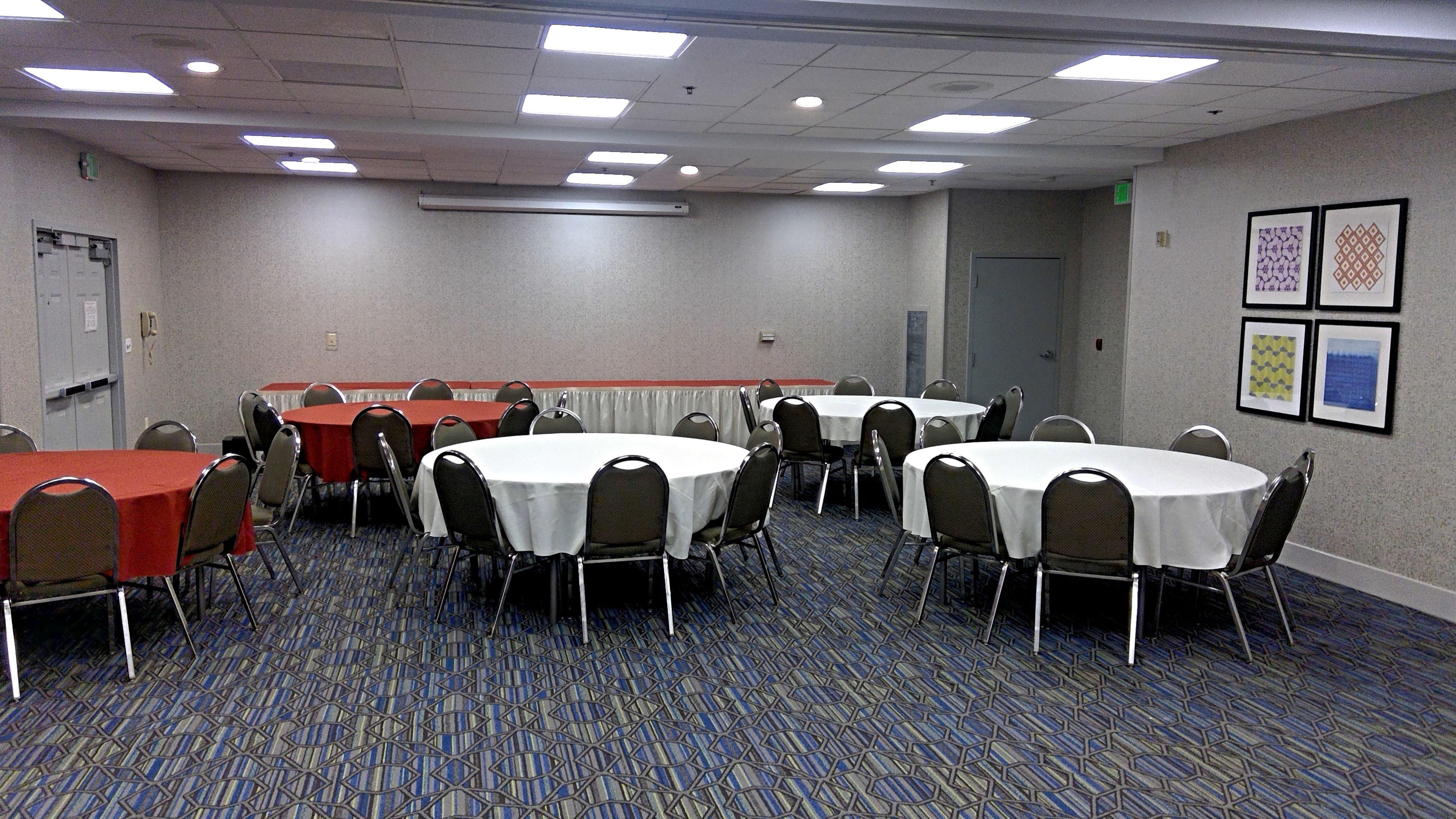 Holiday Inn Express & Suites Tracy By Ihg Bagian luar foto