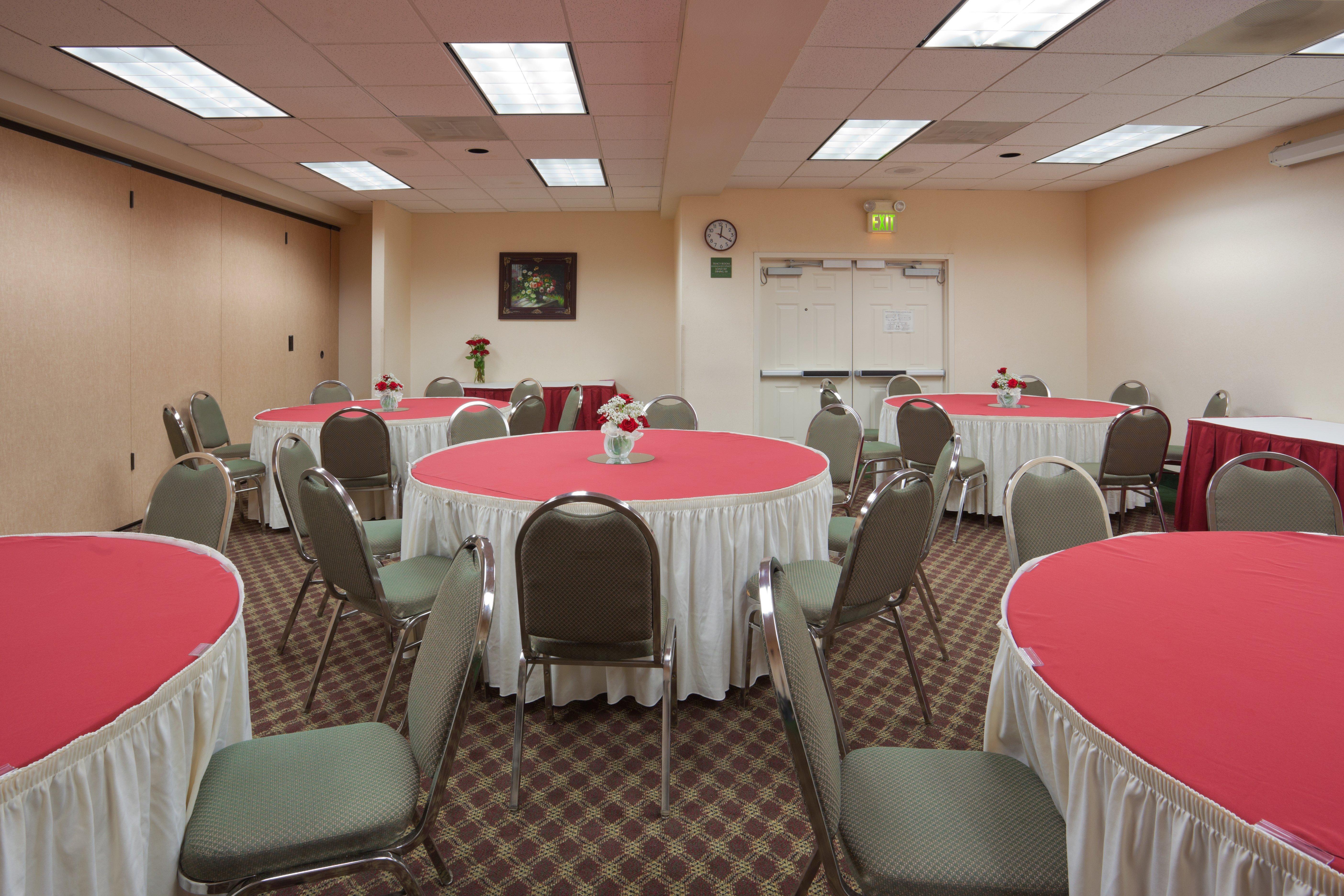 Holiday Inn Express & Suites Tracy By Ihg Bagian luar foto