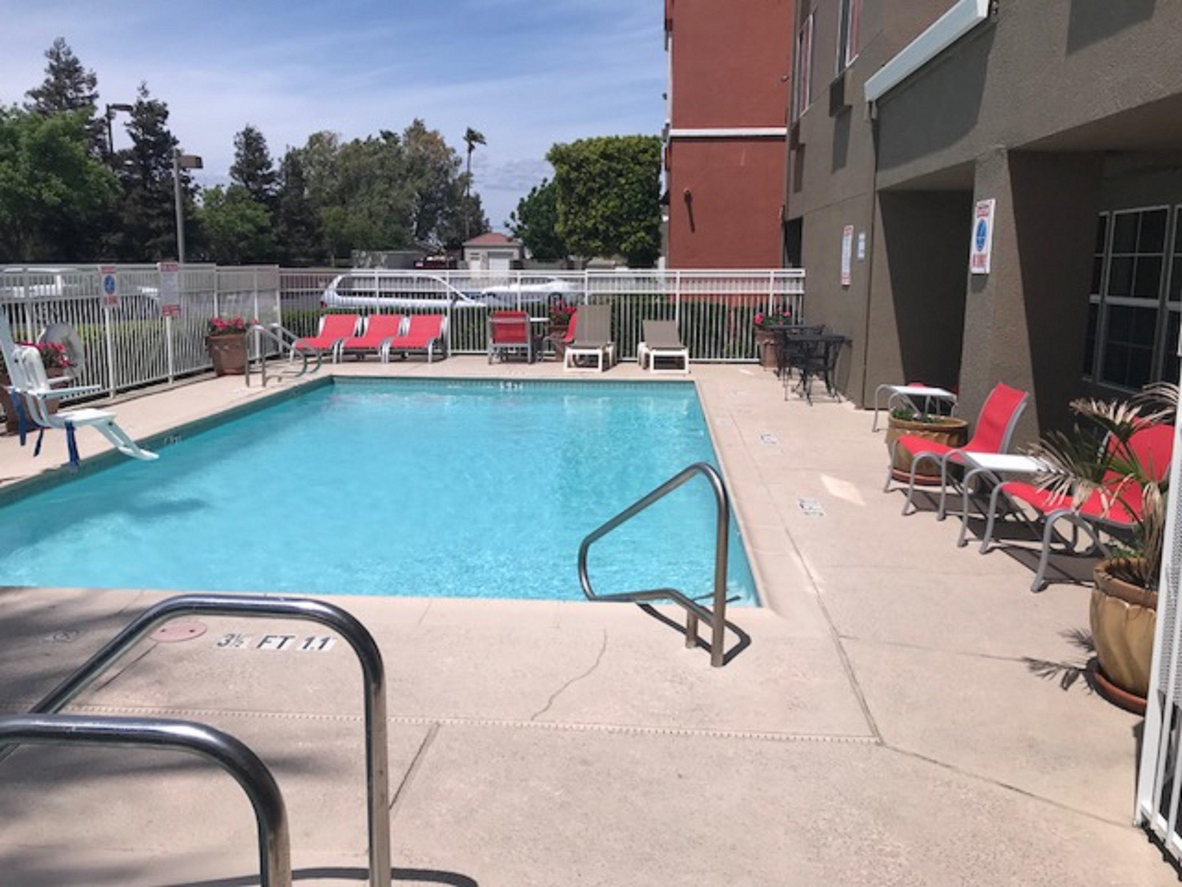 Holiday Inn Express & Suites Tracy By Ihg Bagian luar foto