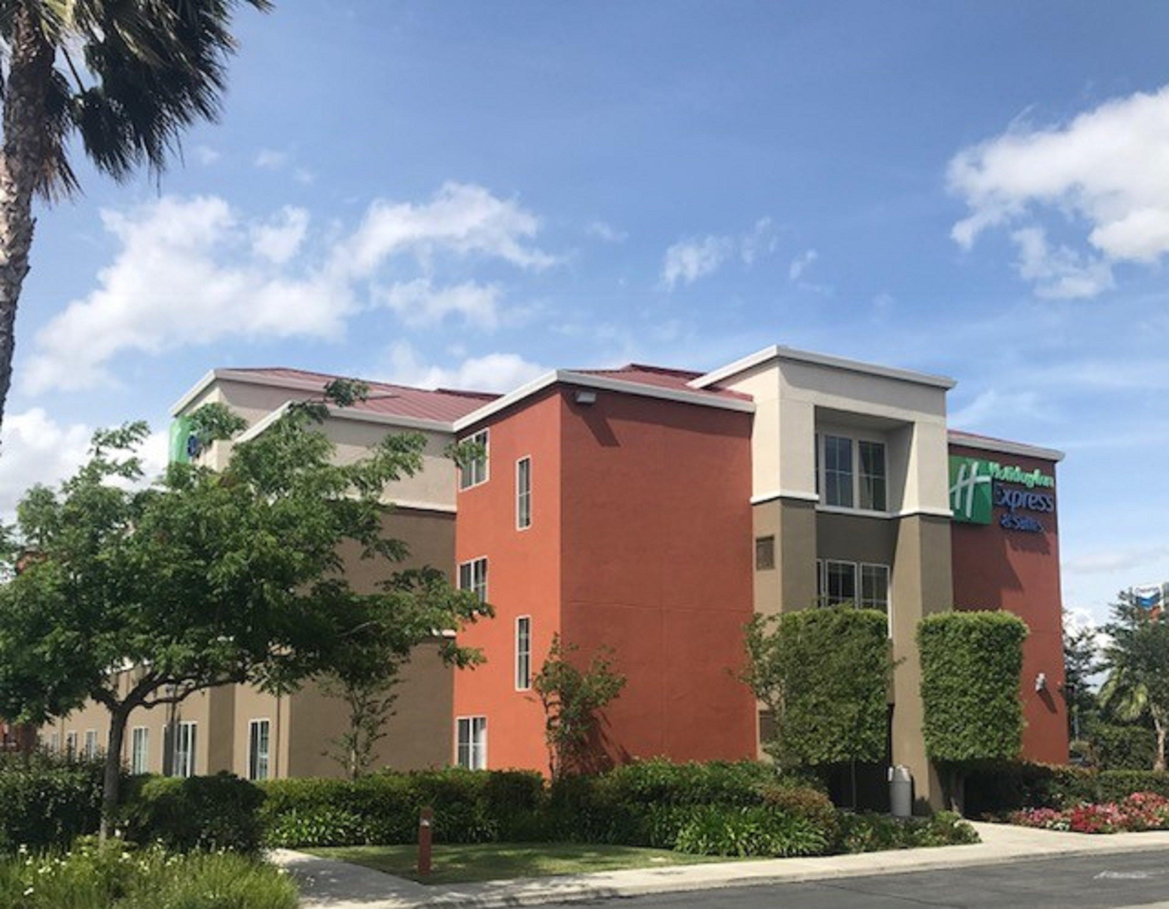 Holiday Inn Express & Suites Tracy By Ihg Bagian luar foto